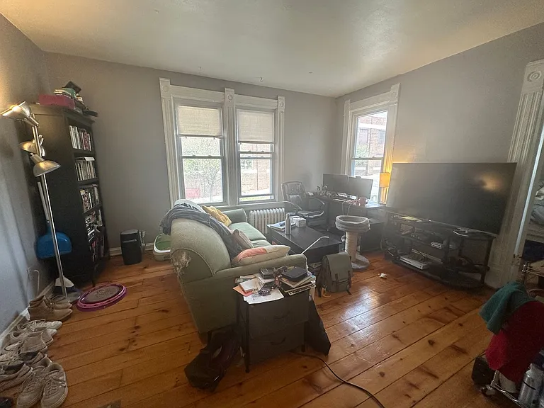 203 S Henry St — Photo 3