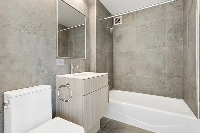 315 W 33rd St — Photo 51