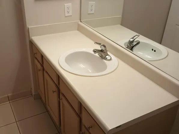 6001 SW 70th St APT 342, South Miami, FL 33143