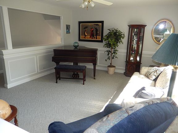 3rd image of 3401 Woodridge Dr