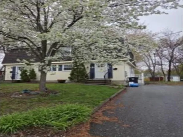 22 Kern Drive, Nashua, NH 03060
