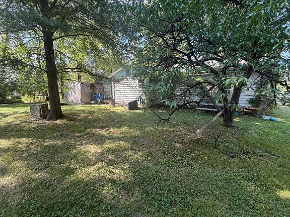 5th image of 1038 Grace Avenue