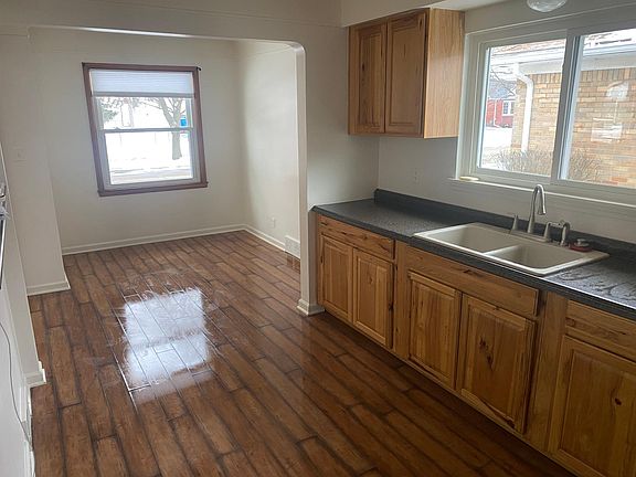 4th image of 15578 Regina Ave