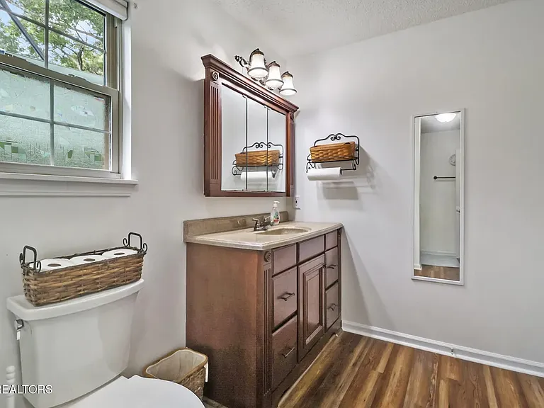 144 Pomeroy Dr — Photo 10