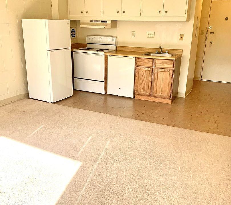 1st image of 4139 12th Ave NE #408