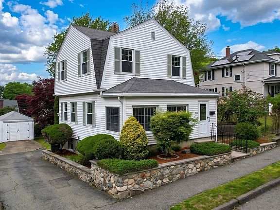 5th image of 233 Florence Ave