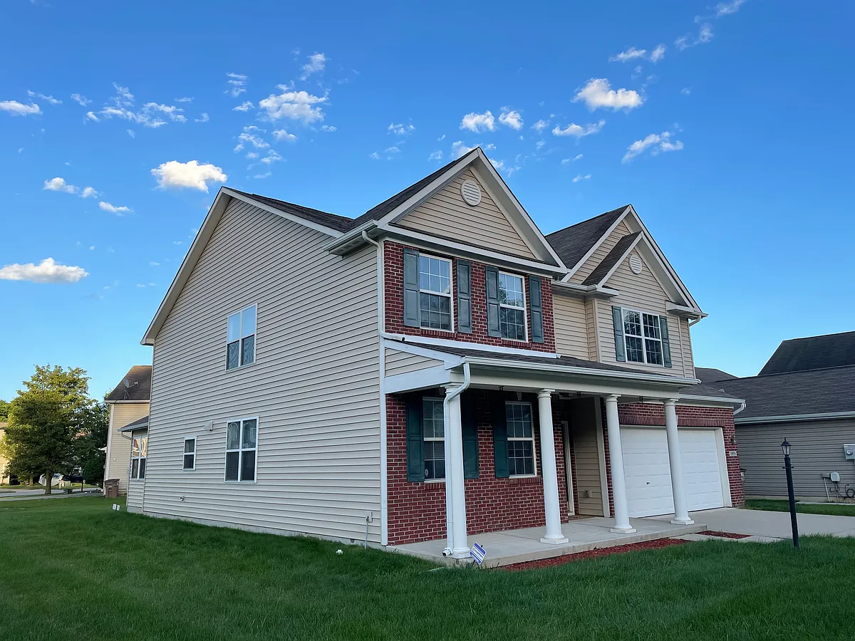 Building Photo - 2875 Parkview Dr