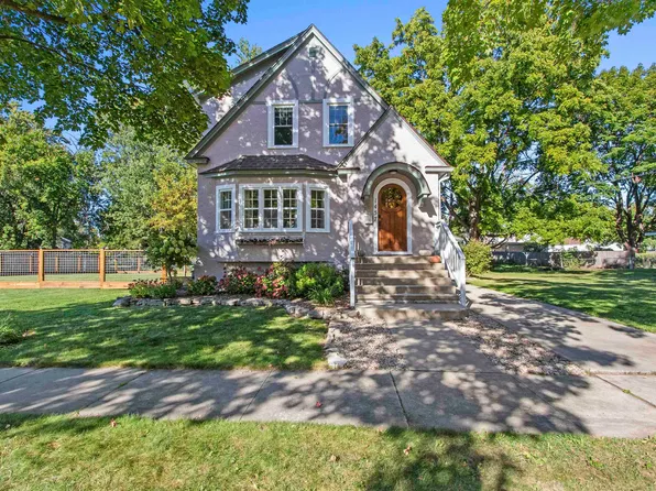 1457 Crooks St, Green Bay, WI 54301