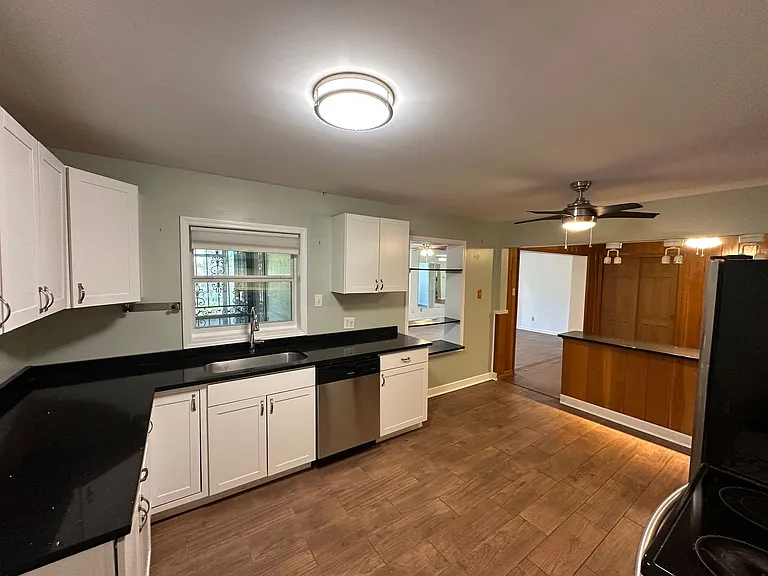 5138 Whitehall Ave — Photo 7
