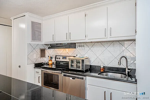 1 bed, 1.0 bath, 794 sqft, $1,800 — Photo 3