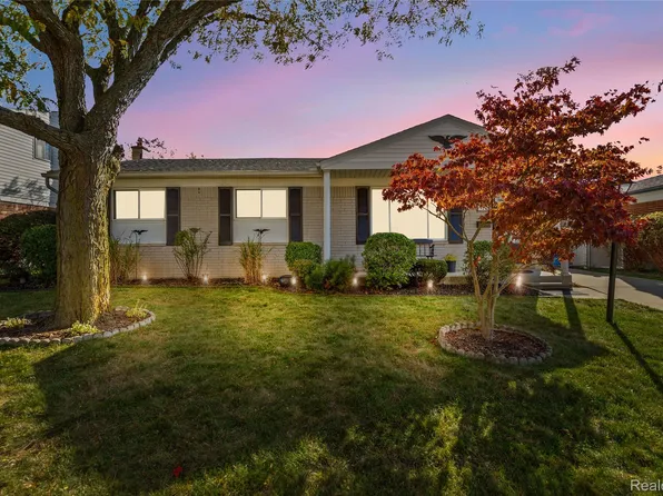 922 Canterbury Dr, Madison Heights, MI 48071