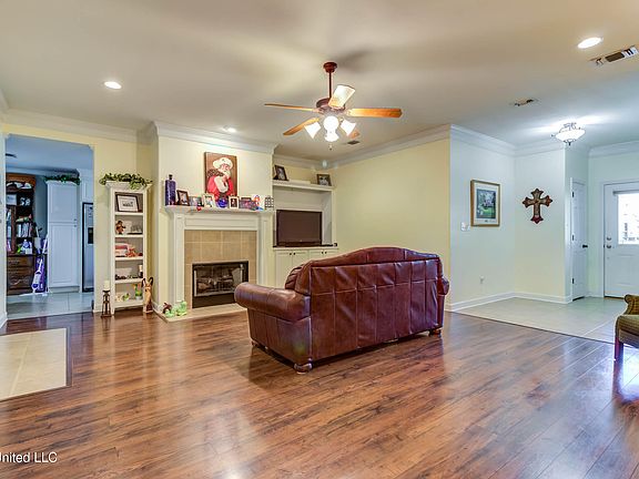 3rd image of 13047 Jordan Pl