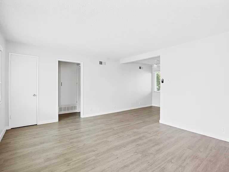 Huntington Villas — Photo 24