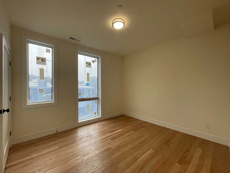 Cameron St — Photo 10