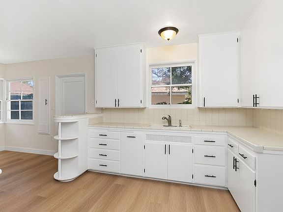 5th image of 709 S Ross St