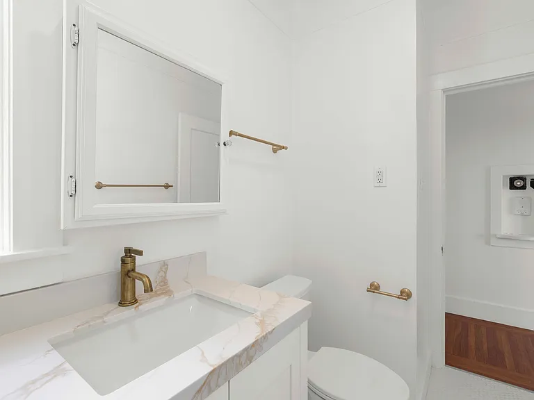 1166 S Van Ness Ave #5 — Photo 22