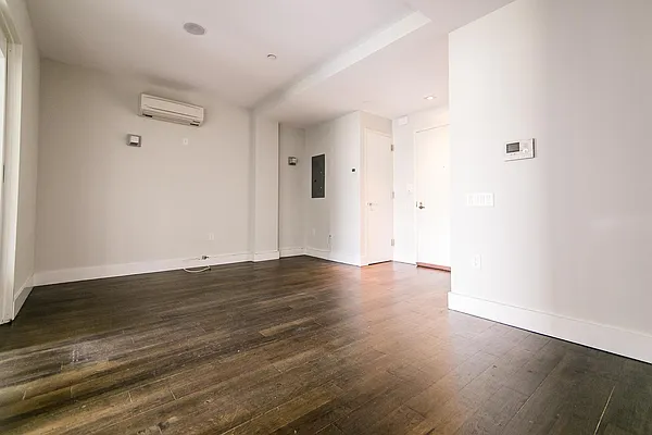 Rented by Nooklyn NYC LLC | media 112