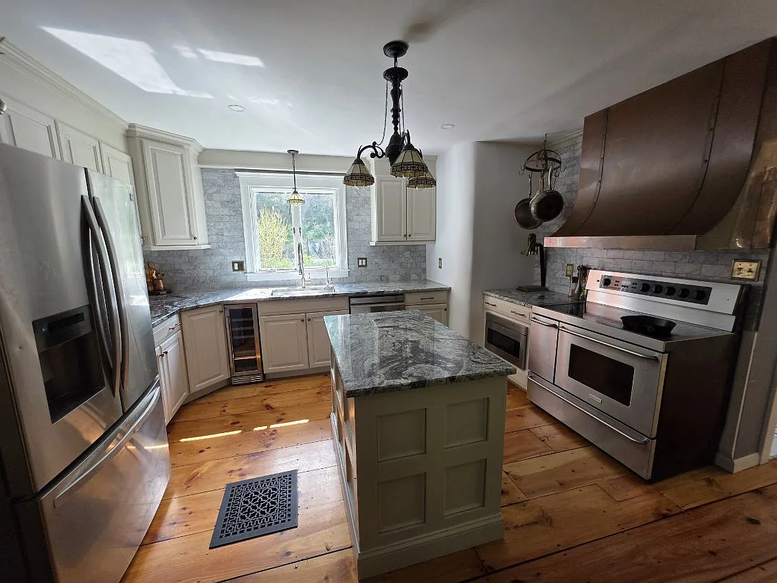 4 bed, 2196 sqft, $3,200 — Photo 3