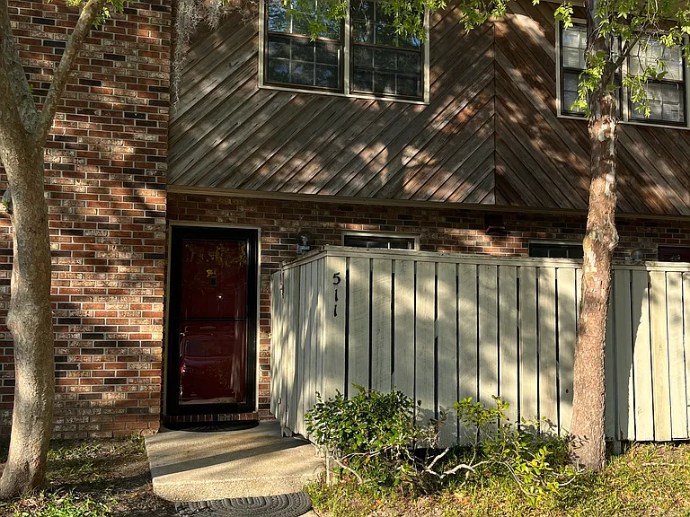 511 Saint Charles Ct — Photo 34