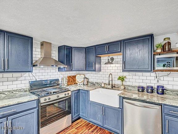 3rd image of 1046 Clay Ave