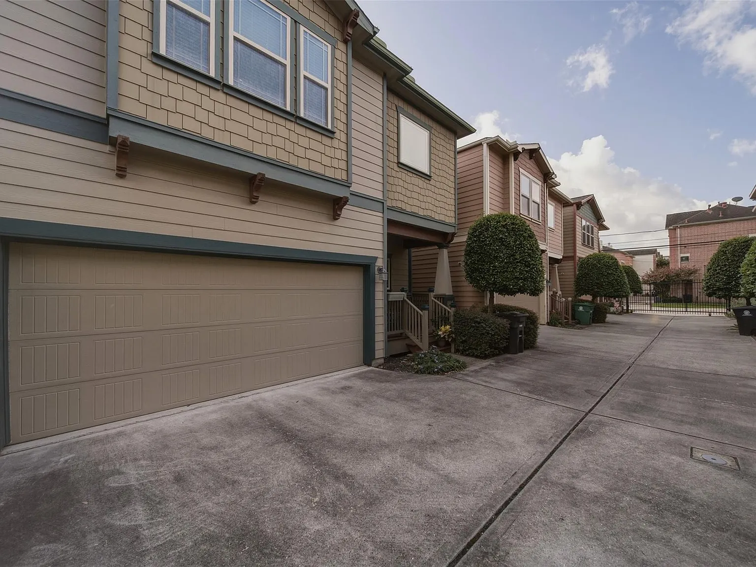 3 bed, 2.5 bath, 1643 sqft, $2,995 — Photo 4