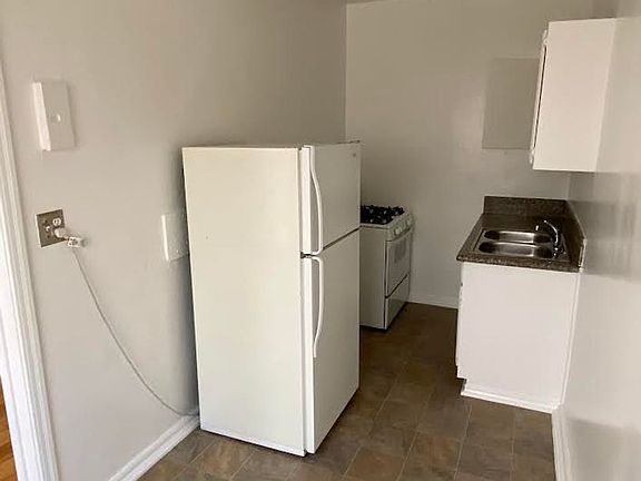 5th image of 318 S Commonwealth Ave #205