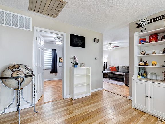 4th image of 519 White Birch Way