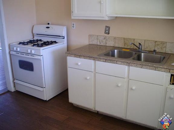 5th image of 226 E Avenue P5