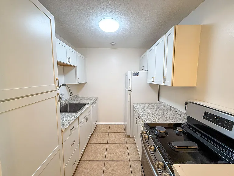 1700 SW 16th Ct #M26 — Photo 6