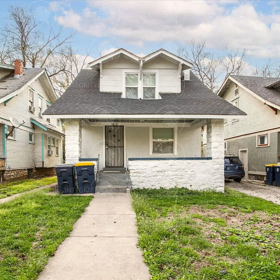 For Rent: 3817 S Benton Blvd, Kansas City, MO 64128 — Photo 2