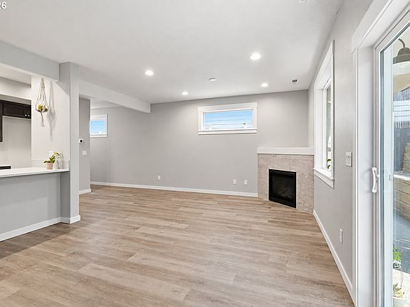 5th image of 1036 Auburn Pl