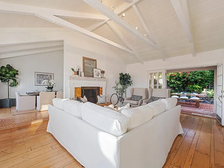314 Joyce Way — Photo 16