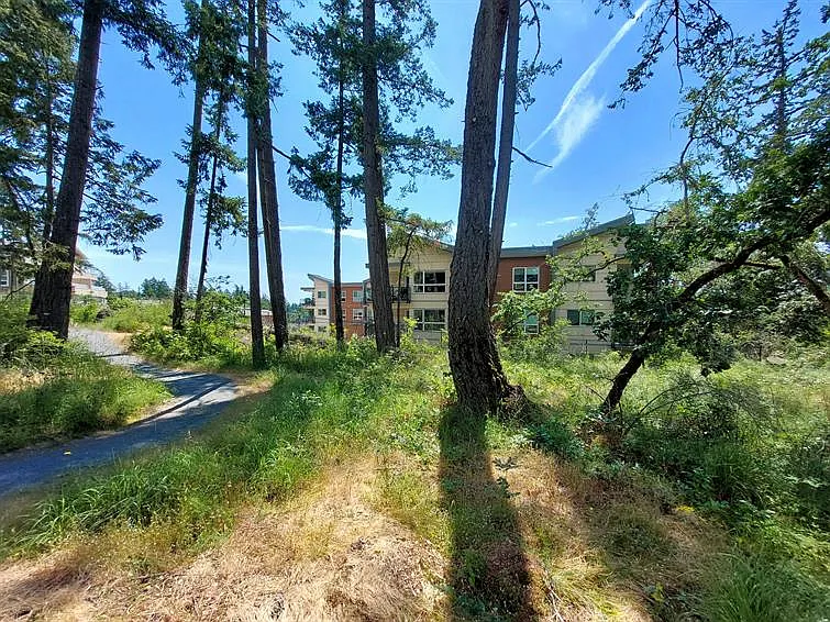 1950 Watkiss Way #201 — Photo 8