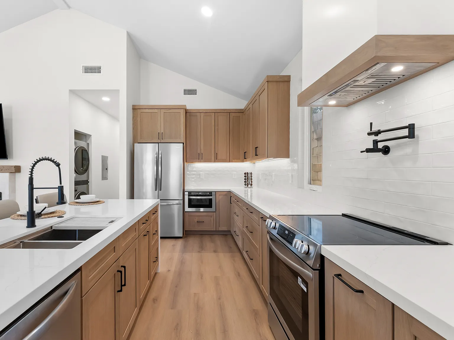 1075 Garfield Ave — Photo 4