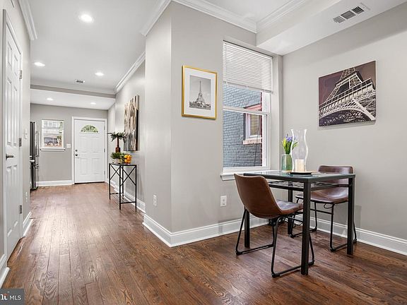 3rd image of 2022 4th St NE