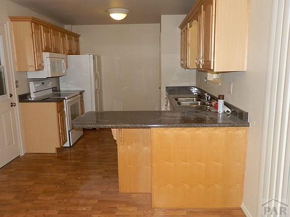 3rd image of 71 Pennwood Ln
