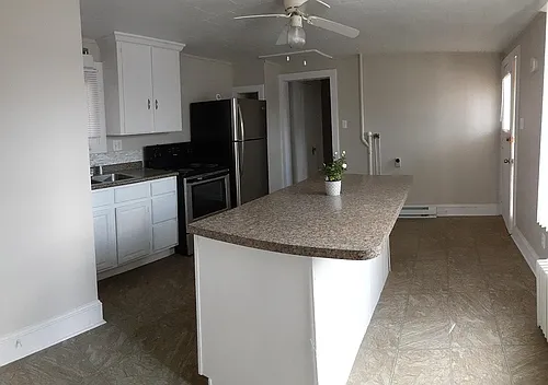 704 W Market St #3 Photo 1