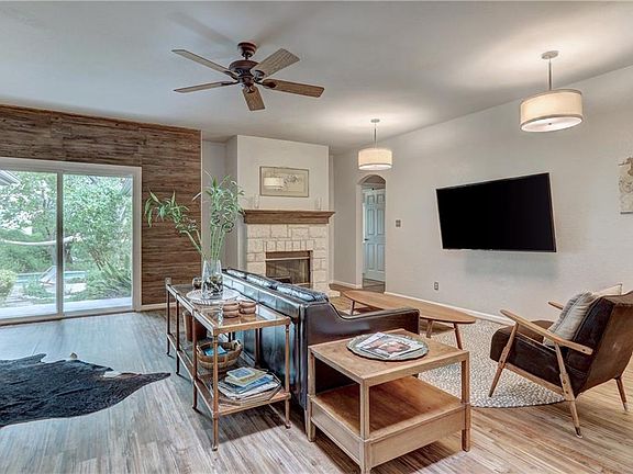 4th image of 1033 Forest Bluff Trl
