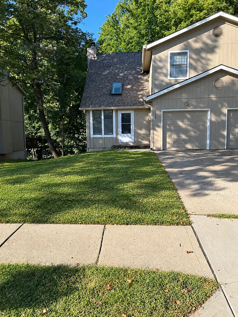 3 Bed 1.5 Bath Duplex — Photo 1