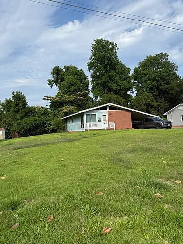 109 London Ln Photo 1