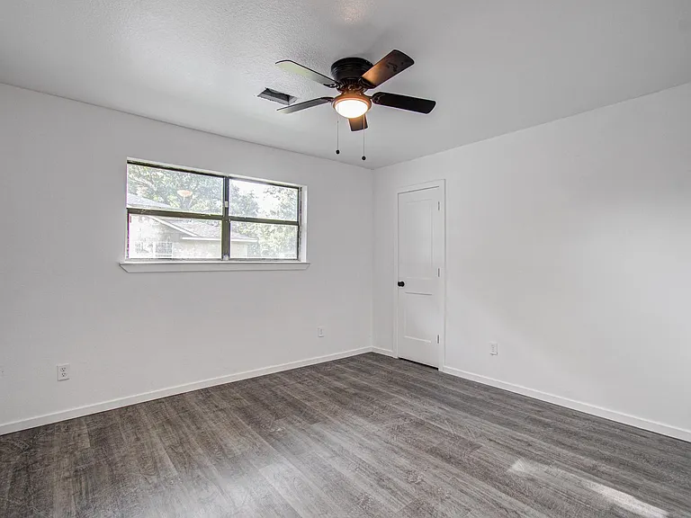 816 Glen Hollow Dr — Photo 12