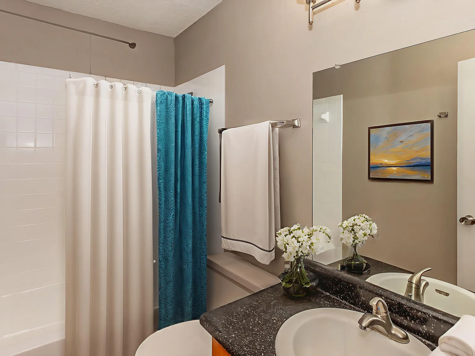 District West — Photo 4