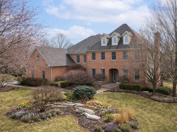 121 Boulder Dr, Lake In The Hills, IL 60156