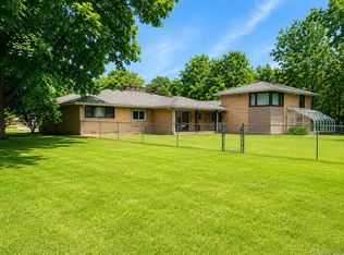 1690 N Center Rd, Saginaw, MI 48638