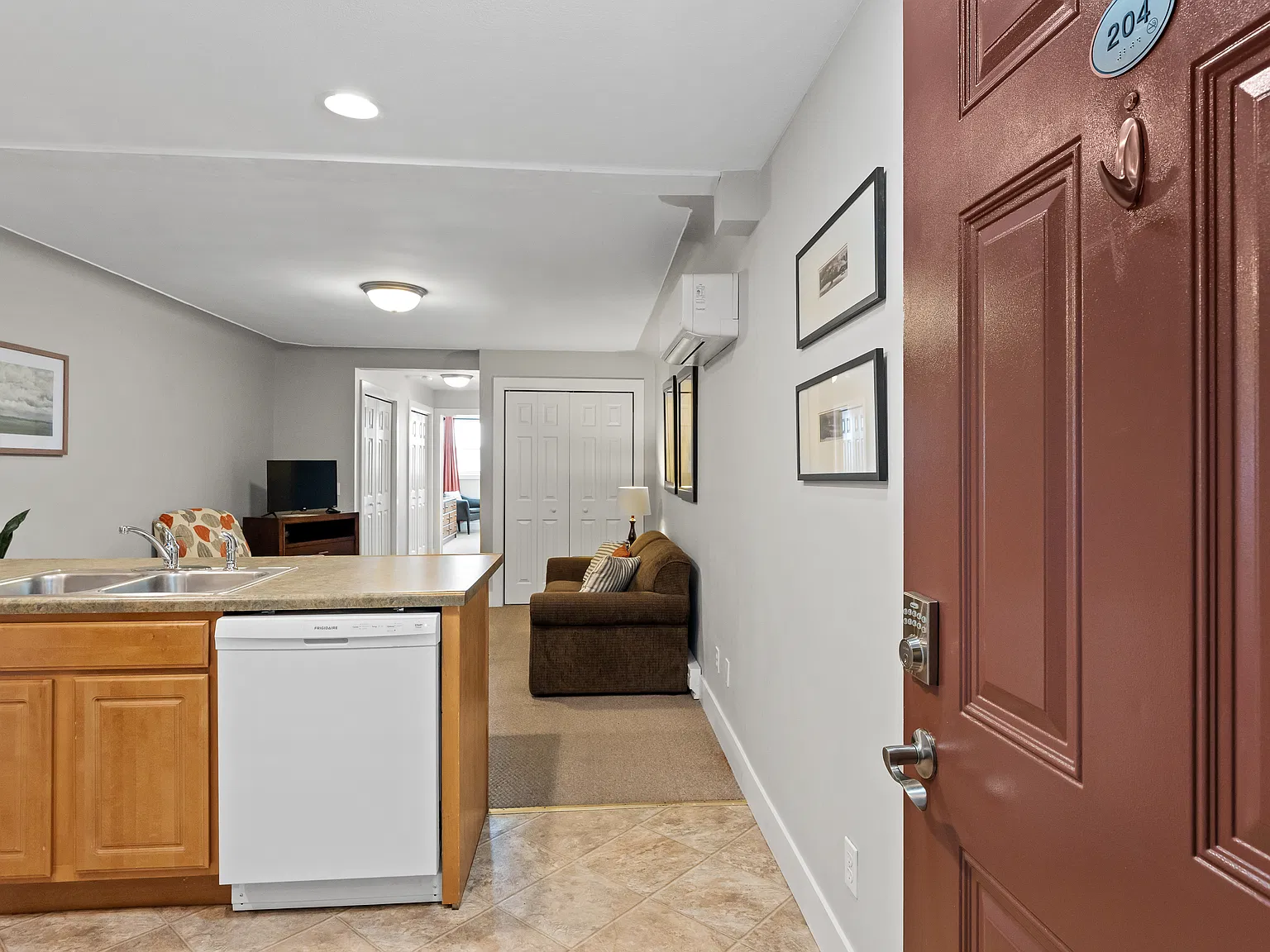 1 bed, $895 — Photo 2