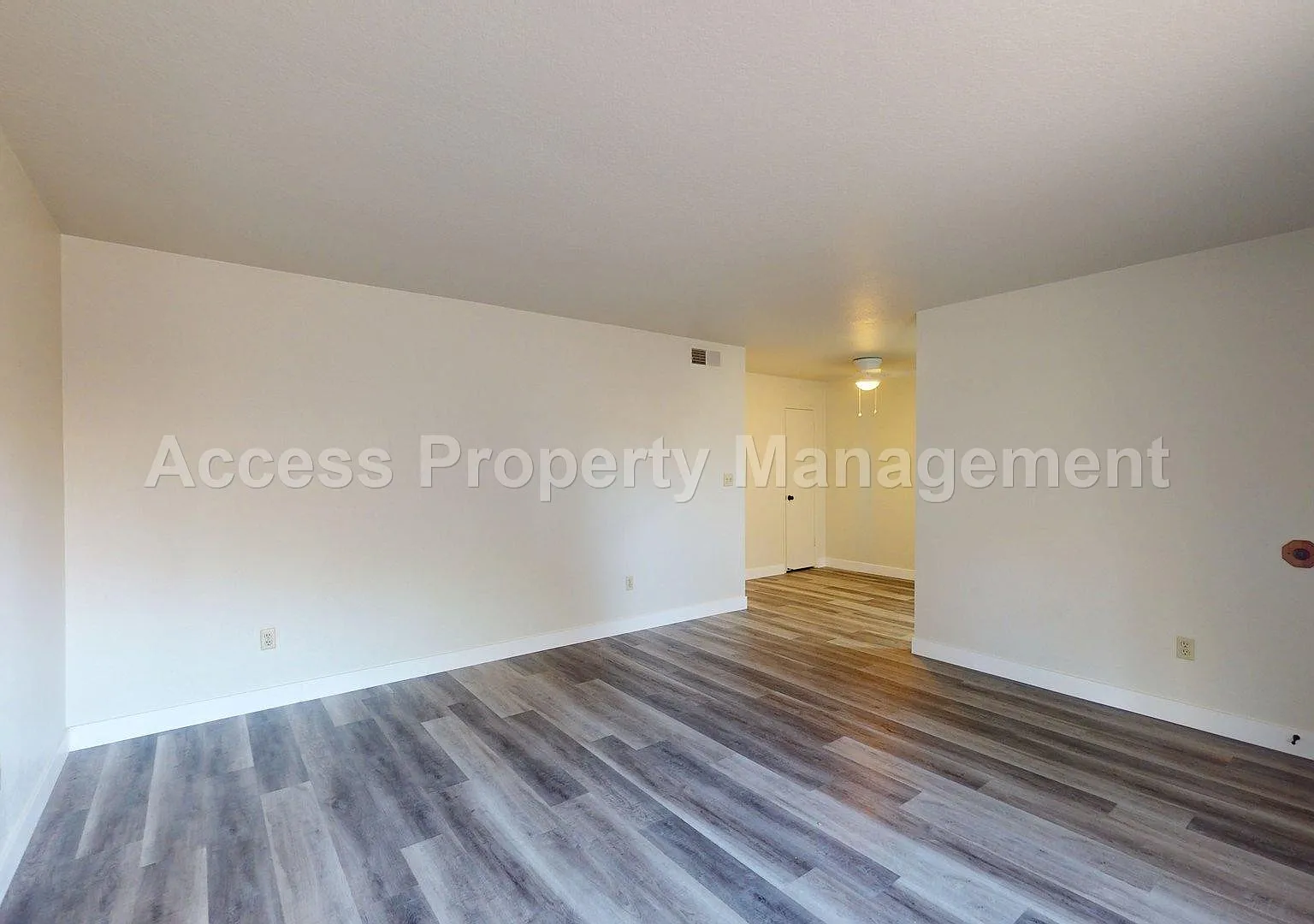 2 bed, 950 sqft, $1,575 — Photo 2