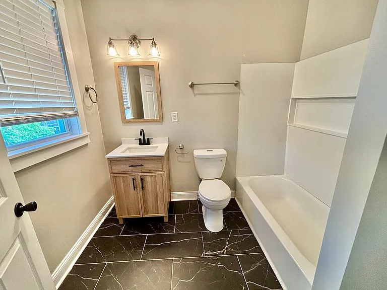 513 E Ormsby Ave — Photo 11