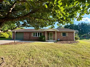 1586 Elizabeth Dr, Chambersburg, PA 17202