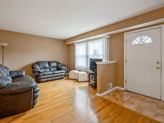 2nd image of 6146 S Dorchester Ave