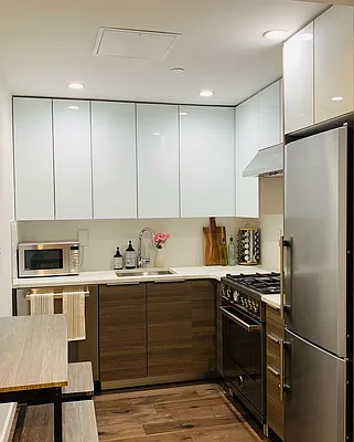 Rented by E Realty International Corp | media 30